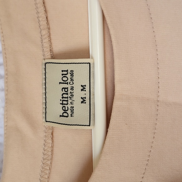 Betina Lou Cropped Knit Tee Size Medium in pale rose/peach - Picture 3 of 3